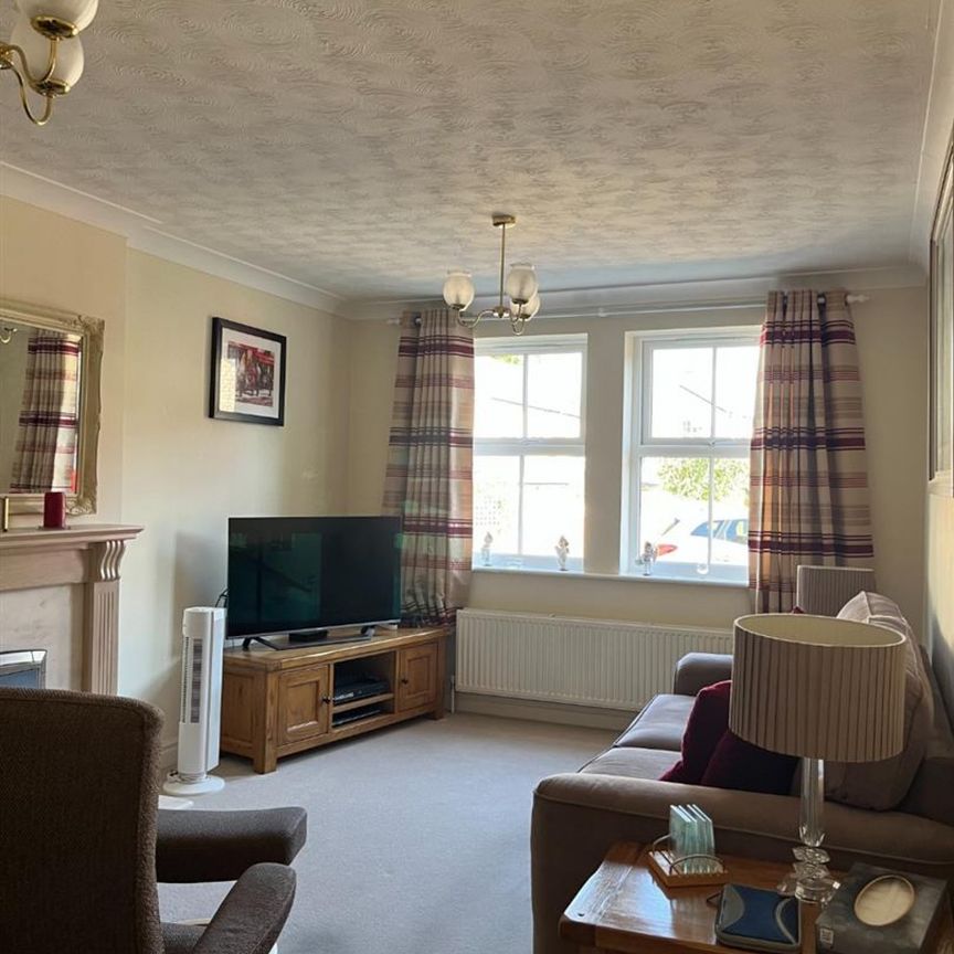 2 bedroom Flat To Let - Photo 1