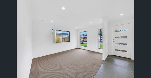 SPACIOUS 4 BEDROOM FAMILY HOME WITH OPEN KITCHEN LIVING THAT OPENS ONTO ALFRESCO DINING AREA. SEPARATE CARPETED FAMILY ROOM. GOOD SIZE BEDROOMS. - Photo 1