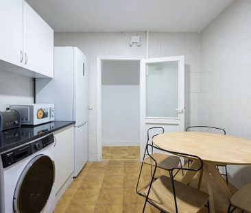 Plaza del Conde del Valle de Súchil, Madrid, Community of Madrid 28015 - Photo 4