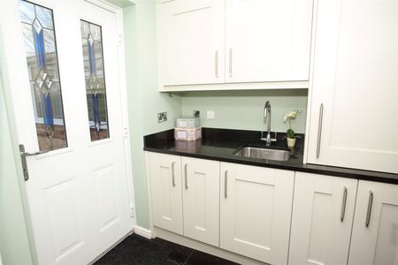 4, Middlethorne Court, Leeds, LS17 8SW - Photo 2