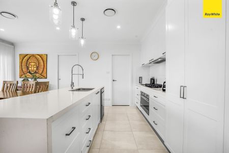 Immaculate Five Bedroom Quality Family Home - Photo 4