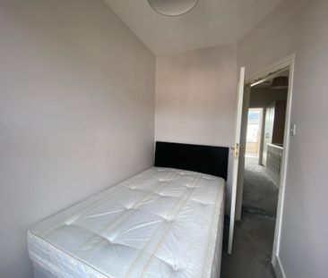 4 bedroom terraced house to rent - Photo 6