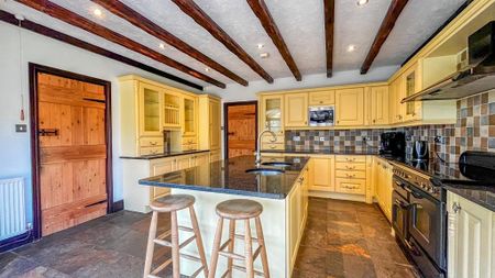 5 bedroom bungalow to rent - Photo 4