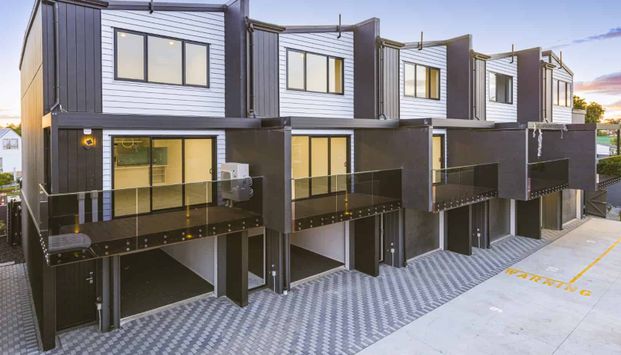 Near new Mt Wellington Modern Home - Long term rental home - Photo 1