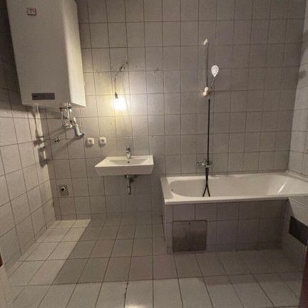 Ab 01.01.2026!! 3-Zimmerwohnung mit rd. 90 m² in hervorragender Zentrumslage von Wels! Perfekte Anbindung, Infrastruktur und Erreichbarkeit! Parkplatz und Kellerabteil vorhanden! - Foto 1