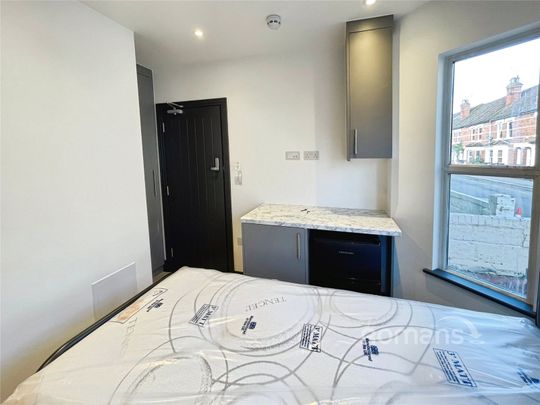 1 bedroom property to rent - Photo 1