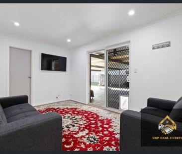 For Rent 🏡- Comfortable 3-Bedroom Living in Prime Burton Location - Photo 3