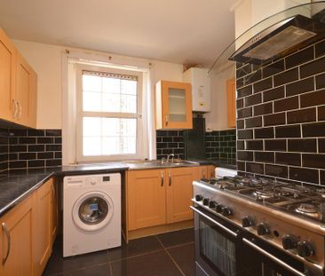 1 bedroom in a flat share to rent - Photo 3