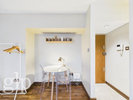 Studio to rent - Photo 2