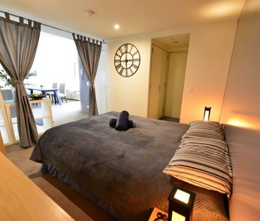 Luxury 1 bedroom plus study with Stunning Water View - Photo 6