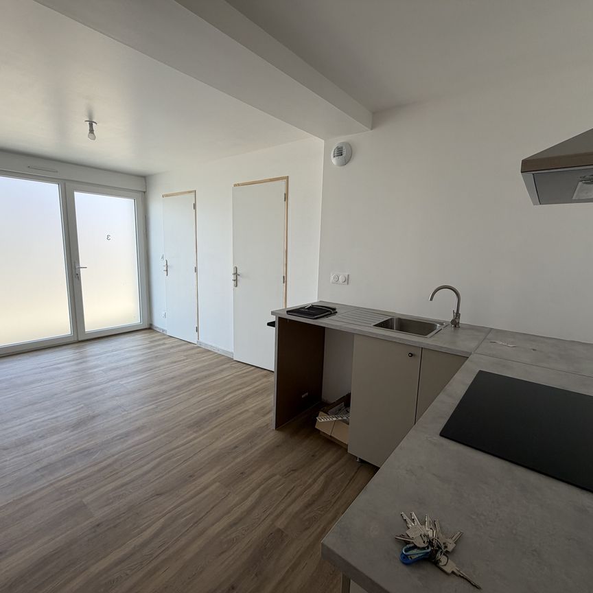 Location Appartement 2 pièces 42m² MESLAY DU MAINE 53170 - Photo 1