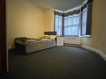 Room in a Shared House, London, IG3 - Photo 3