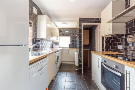 5 bed maisonette to rent in Warton Terrace, Heaton, NE6 - Photo 4