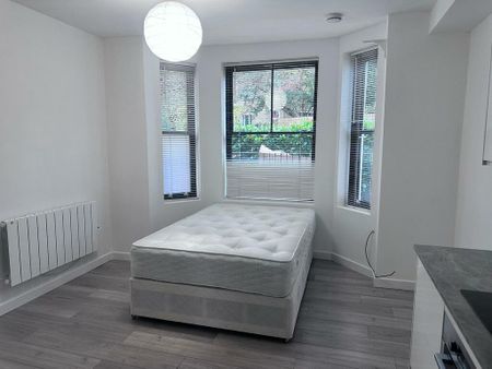 Studio Flat To Let - HP13 - Photo 2