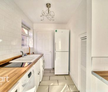 3 bedroom end of terrace house to rent - Photo 3