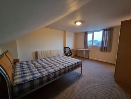 4 Bed Student Accommodation - Photo 4