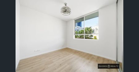 Timber flooring | Practical split level design | Super convenient location - Photo 2