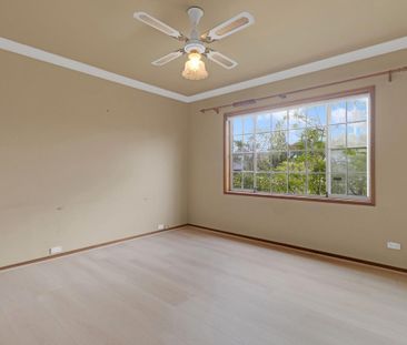 Spacious Family Home with Beautiful Outlook - Photo 3