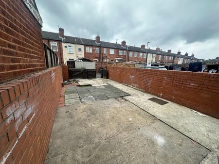 Smawthorne Grove, Castleford - Photo 2