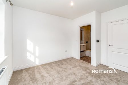 4 bedroom detached house to rent - Photo 3