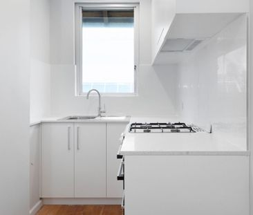 Modern 1 bedroom in the heart of Manly - Photo 3
