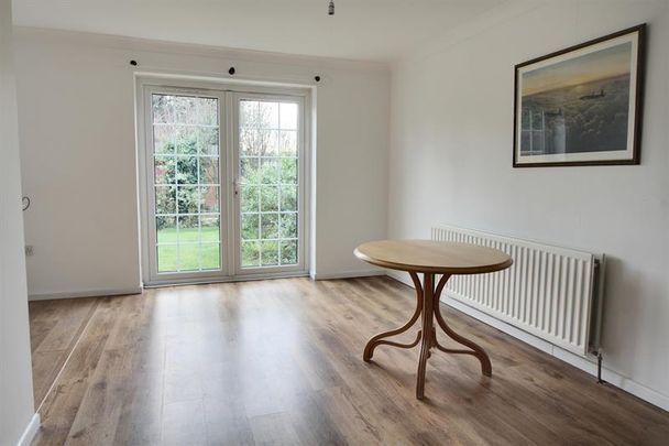 3 bedroom end of terrace house to rent - Photo 1