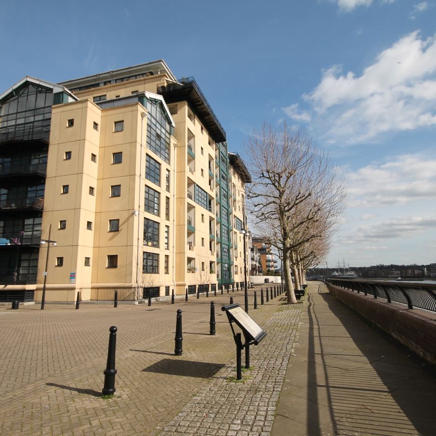 2 bed flat to rent in Chart House, London, E14 - Photo 1