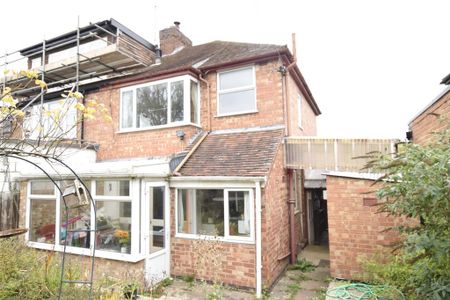 3 bedroom semi-detached house to rent - Photo 3