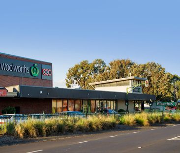 Elegant Family Living in a Prime Blackburn Location - Photo 4