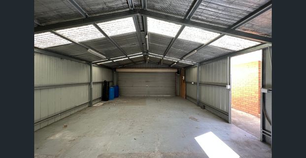 BEAUTIFUL, LARGE FAMILY HOME! - Photo 1