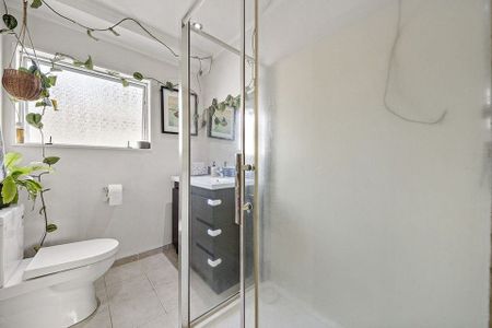 Family Home With Stunning Views - Photo 5