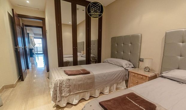 Luxury penthouse for rent in Estepona, Andalusia - Photo 1