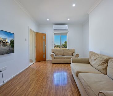 Fully Furnished And Tastefully Upgraded - Photo 3