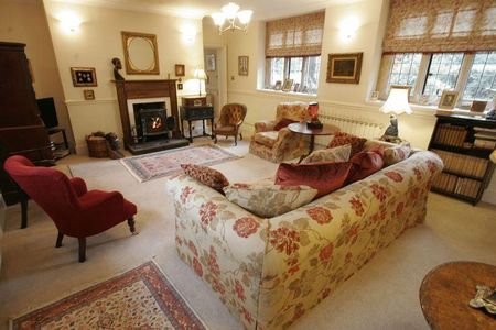 4 bedroom semi-detached house to rent - Photo 2