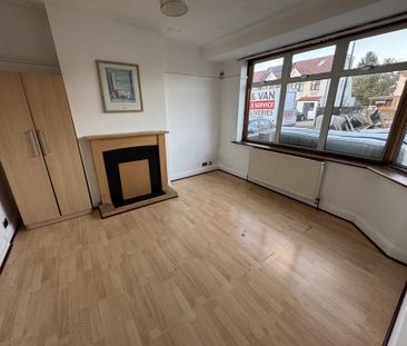 4 bedroom semi-detached house to rent - Photo 5