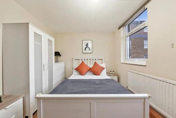 1 bedroom in a house share to rent - Photo 1