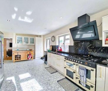 St. Johns Road, Farnborough, GU14 - Photo 1