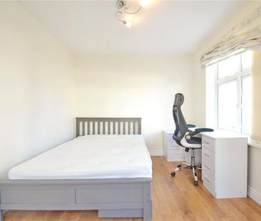 6 bedroom detached house to rent - Photo 4