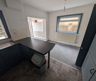 2 bedroom semi-detached house to rent - Photo 5