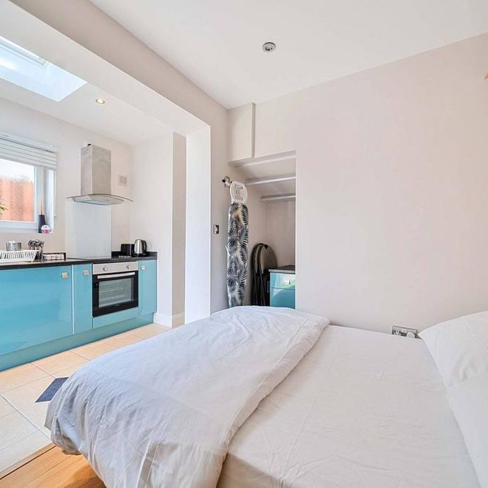 Studio to rent - Photo 1