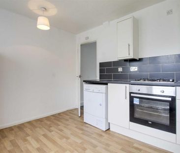2 bedroom end of terrace house to rent - Photo 2