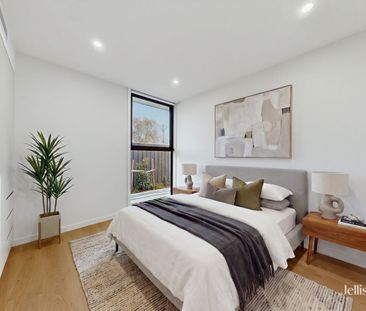 EXCEPTIONAL LUXURY LIVING – DESIGNED TO IMPRESS - Photo 3