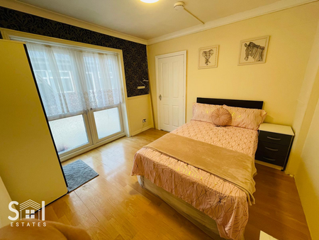 1 bedroom in a house share to rent - Photo 5