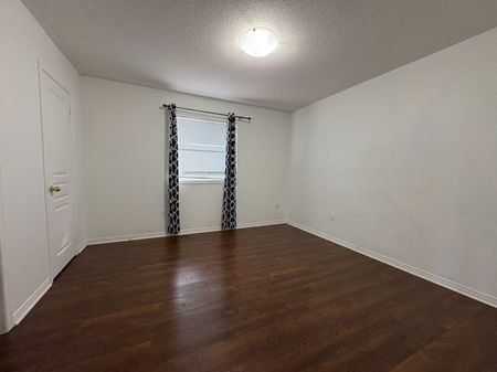 For Lease - 38 Delattaye Avenue, Aurora, Ontario - Photo 4