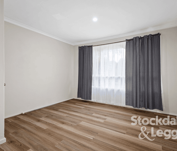 Family Living With Great Outdoor Space - Photo 2