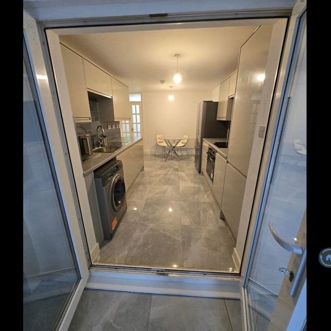 1 bedroom in a house share to rent - Photo 1