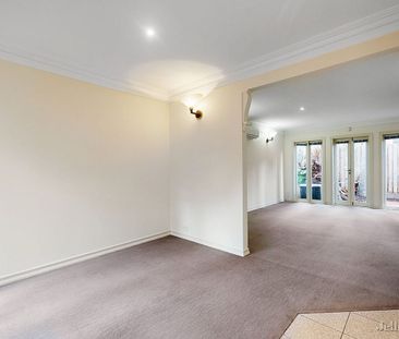 Spacious 2-Bedroom Townhouse in Prime North Melbourne Location - Photo 2