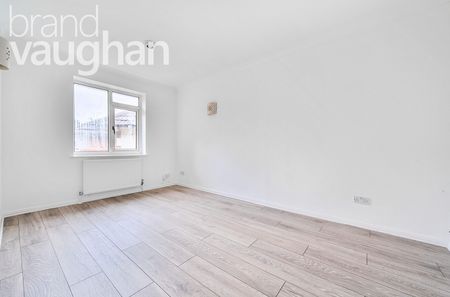 3 bedroom detached bungalow to rent - Photo 2