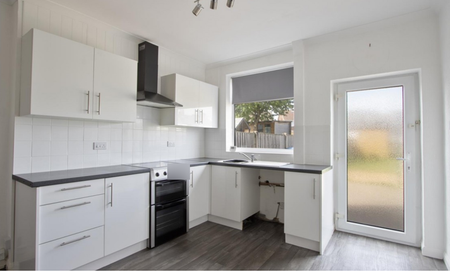 2 bedroom terraced house to rent - Photo 4