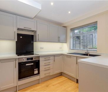3 bedroom end of terrace house to rent - Photo 4